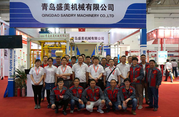 恒峰g22展会员工合影